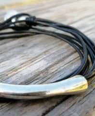 Siyah Deri Kordonlu Gümüş Bileklik