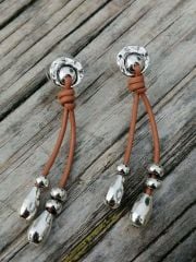 Deri Detaylı Gümüş Küpe